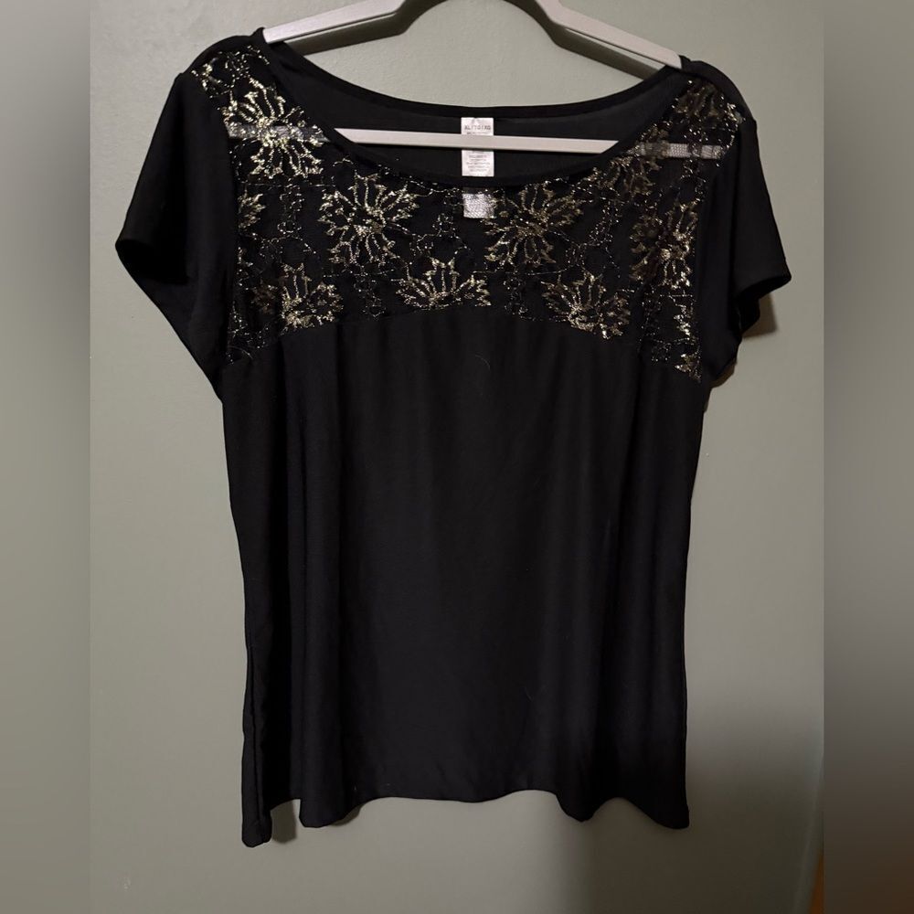 Avon Short Sleeve Black With Gold Sparkly Flowy Top Women's Size XL